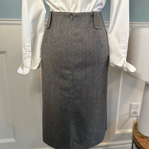 Tailored skirt with front split and designer details - Picture 4 of 12